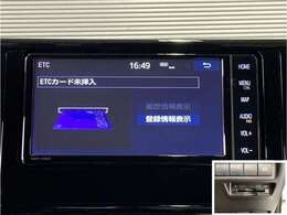 ナビ画面連動のETC付きです。高速道路料金所での小銭の出し入れや雨天時における窓の開け閉めなどの煩わしさが解消できます。料金所の通過もスムーズで快適ですよ。