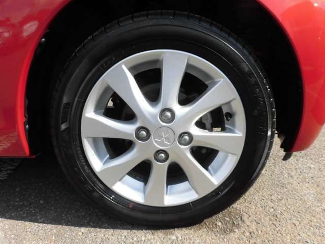 三菱純正アルミホイール。タイヤは155/65R14です。