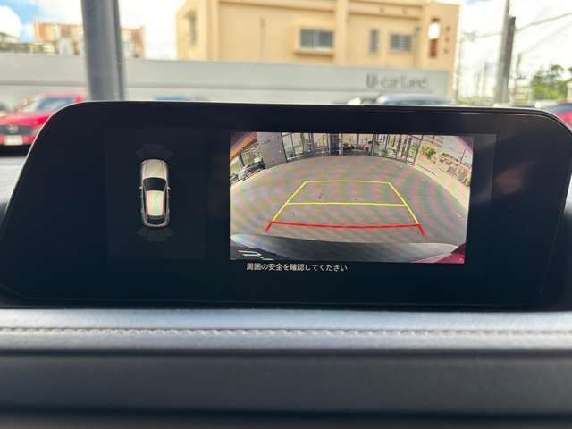 バックモニターとパーキングセンサー付きで苦手なバック駐車もラクラク！