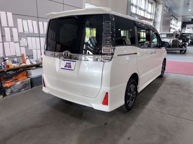 屋内展示場完備で天候に気にすることなくおクルマ選びが出来ます！お気軽にご来店ください！！011-884-0000　カートピアジャンボ