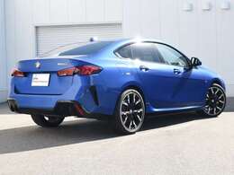 保証に関しましては全国どこのディーラーでもご使用いただける認定中古車保証が付きます。アフターメンテナンスもお近くのディーラーにて行うことができますので安心してお乗りいただけます。