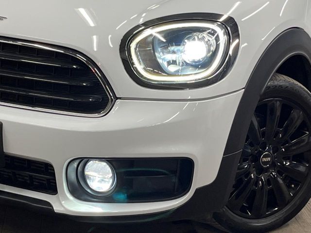 ●LEDヘッドライト：夜間走行時も良好な視界を確保し安心して運転できる高輝度LEDヘッドライトを装備！点灯速度が早く、消費電力も抑えられています。