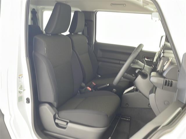 【運転席】座り心地が良いシートなので長時間の運転でも快適にお過ごしいただけます。新品のフロアマットのご注文も可能です。掲載箇所以外にご希望の写真がございましたらお気軽にお問い合わせ下さい。