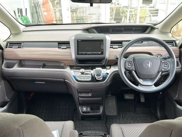 店舗にて現車の確認もいただけますので、お電話で在庫のご確認の上、是非ガリバー黒部店までご来店くださいませ！！！