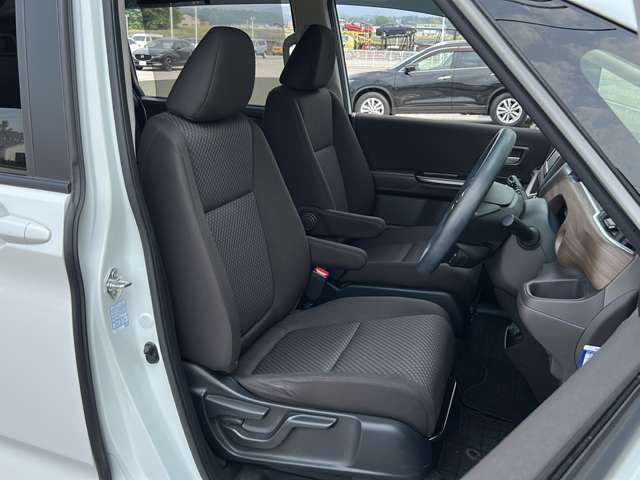 店舗にて現車の確認もいただけますので、お電話で在庫のご確認の上、是非ガリバー黒部店までご来店くださいませ！！！