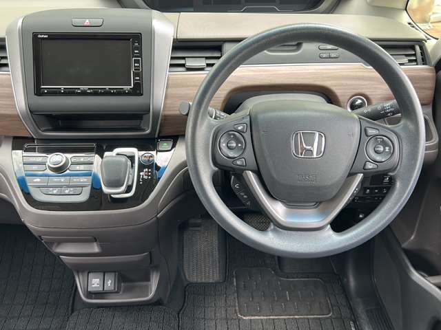 店舗にて現車の確認もいただけますので、お電話で在庫のご確認の上、是非ガリバー黒部店までご来店くださいませ！！！