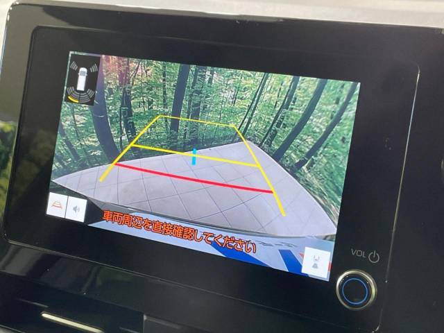 【バックカメラ】駐車時に後方がリアルタイム映像で確認できます。大型商業施設や立体駐車場での駐車時や、夜間のバック時に大活躍！運転スキルに関わらず、今や必須となった装備のひとつです！