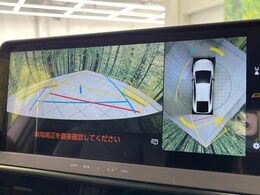 【パノラミックビューモニター】専用のカメラにより、上から見下ろしたような視点で360度クルマの周囲を確認することができます☆死角部分も確認しやすく、狭い場所での切り返しや駐車もスムーズに行えます。