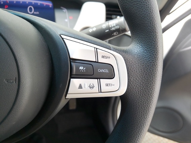 多彩な安心・快適機能を搭載した先進の安全運転支援システムのHonda　SENSINGを搭載しております。