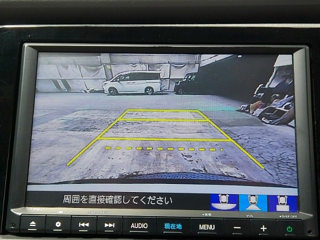 後方確認はオマカセのリアカメラ付です。雨天時や夜間のバック駐車時などで特に視界の安全確認に役立ちます。