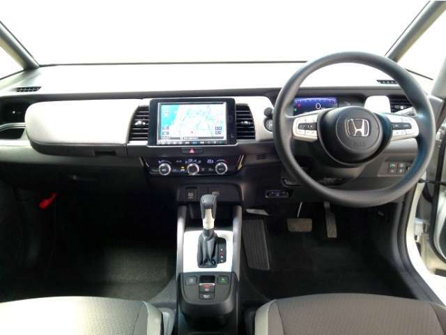 Honda車が初めての方にも扱いやすく分かりやすいインパネ周りと各種スイッチ類です。