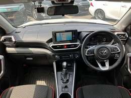 運転席はアイポイントが高く、非常に見晴らしの良いコックピットはロングドライブに最適です。