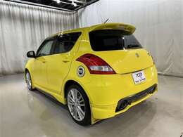 後ろから見ると車の印象も変わりますね♪