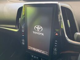 【純正11型ナビ】人気の純正ナビを装備しております。ナビの使いやすさはもちろん、オーディオ機能も充実！キャンプや旅行はもちろん、通勤や買い物など普段のドライブも楽しくなるはず♪