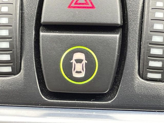 ●プリクラッシュセーフティシステム：進路上の先行車や障害物などをミリ波レーダーで検出し、衝突する可能性が高いと判断した場合に警報やブレーキの制御により衝突回避を支援します。