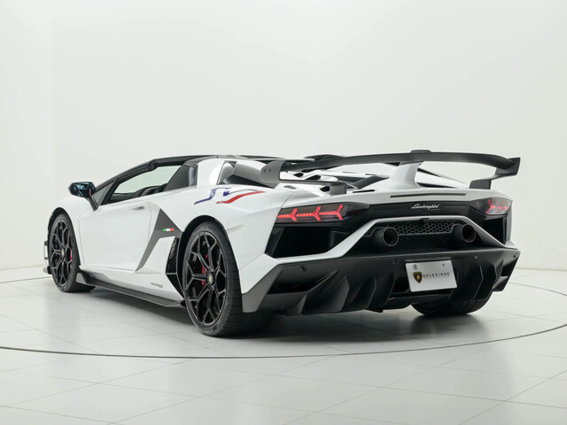 ランボルギーニ アヴェンタドールロードスター SVJ 4WD 2021年