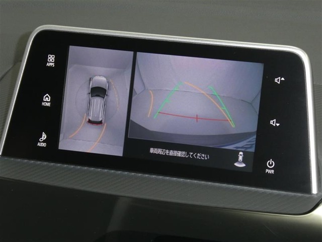 パノラミックビューモニター付きです。車両を上から見たような映像をディスプレイオーディオ画面に表示。運転席からの目視だけでは見にくい、車両周辺の状況をリアルタイムでしっかり確認できます。