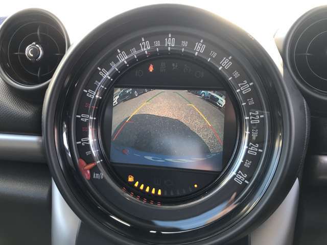 ☆バックカメラ☆　便利なバックカメラで安全確認もできます♪駐車が苦手な方にもオススメな便利装備です♪