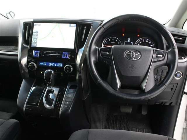 運転席廻りです。