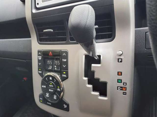 エアコンは運転席と助手席で温度を変えることもできるのです。