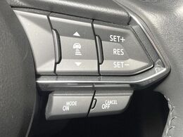 【マツダ・レーダークルーズコントロール】高速道路での長距離走行が楽に！自動で速度を保つクルーズコントロールが、衝突軽減システムと連携し、前方の車両を感知して車間を保つように速度調節してくれます！！