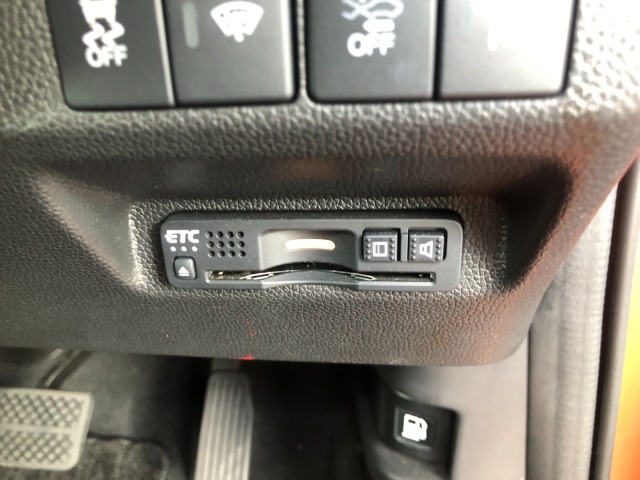 【ETC車載器】お持ちのカードを入れていただければ、そのままお使いいただけます！セットアップ作業をしてご納車いたします。