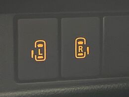 【両側パワースライドドア】スマートキーや運転席のスイッチで後席両側スライドドアの開閉が可能♪電動だから力を入れてドアを開ける必要が無く、小さなお子様でも簡単に開け閉めでき快適です♪