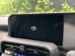 【12.3インチディスプレイオーディオ】スマートフォンと連携が可能な大画面ディスプレイオーディオです。スマートフォンのナビ機能を使用したり、Bluetooth接続で音楽もお楽しみいただけます！