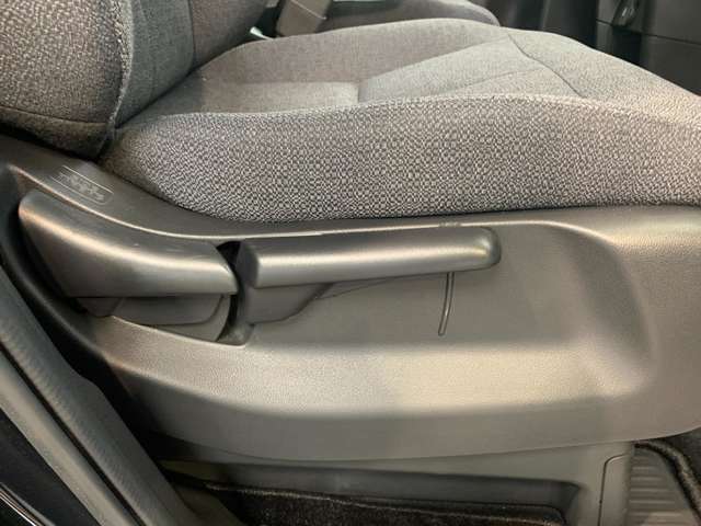 運転席のポジション変更可能！ご自身の運転しやすいポジションでの運転が可能です！