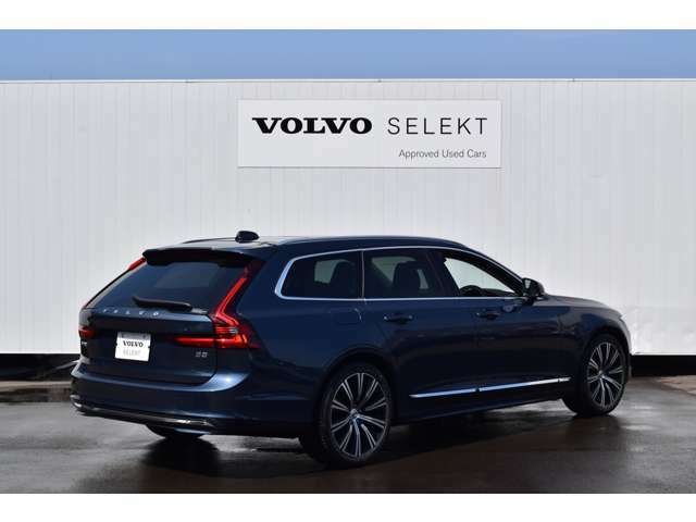 ◆バック/万が一を考え、安全性を重視する方に選ばれているVOLVO車。ドアを開閉するとその重み・厚みに驚くはず