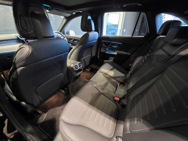 メルセデス・ベンツは全モデルに『水性塗料』を採用しています。従来の油性塗料に比べ、塗装時に出す有害物質を大幅に低減しており、地球環境の保護に貢献しています。