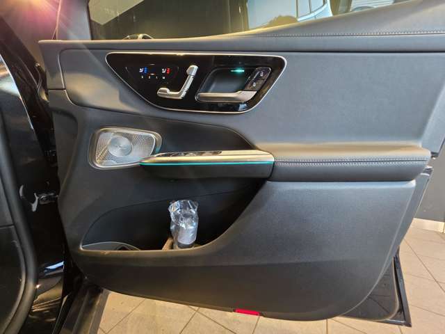 メルセデス・ベンツはドイツ本国シュツットガルト近郊でのメルセデス自車が関わった重大事故を、40年以上に亘って調査しています。エアバッグやシートベルトテンショナーは、この調査の結果生み出されました。