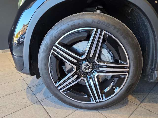 電車でご来店頂く場合は、西武新宿線「東伏見駅」が最寄り駅です。北口から新青梅街道方面に約500m、徒歩5分程の距離になります。