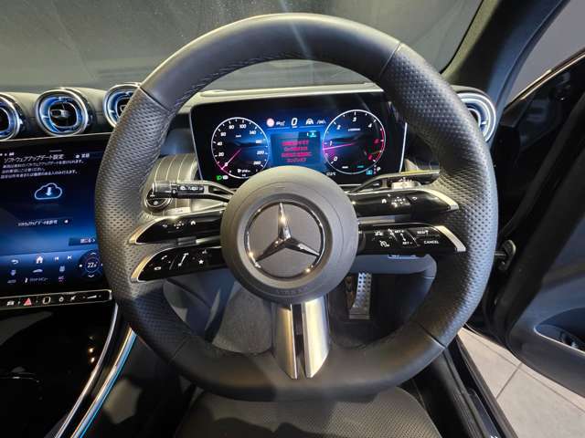 輸入車、国産車を問わず、現在お乗りのお車を下取りさせて頂きます。お車の車種やボディカラー、オプション装備などをご連絡頂けましたら、おおよその額を提示させて頂きますので、お気軽にお申し付け下さいませ。