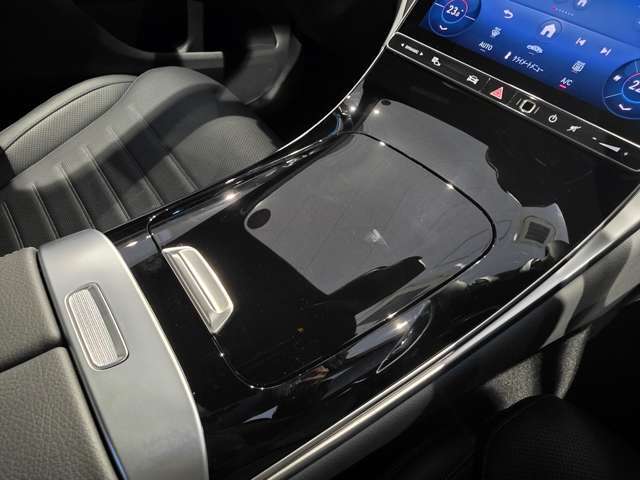 弊社は東京都内に新車ショールームを5ヶ所、認定中古車センターを2ヶ所、豊島区にサービスセンターを1ヶ所と、埼玉県所沢市に板金塗装センターを展開しております。