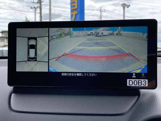 ★360°ビューモニター★4個のカメラから得た画像を車両上方から見下ろしたような映像で表示することで、車と路面の駐車枠の関係を一目で確認できます★