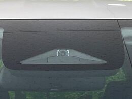 【ホンダセンシング】走行中に前方の車両等を認識し、衝突しそうな時は警報とブレーキで衝突回避と被害軽減をアシスト。より安全にドライブをお楽しみいただけます。