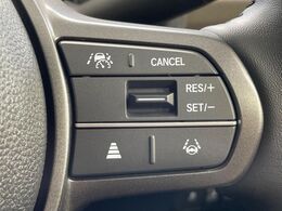 【アダプティブクルーズコントロール】高速道路での長距離走行が楽に！！自動で速度を保つクルーズコントロールが、衝突軽減システムと連携し、前方の車両を感知して車間を保つように速度調節してくれます！！