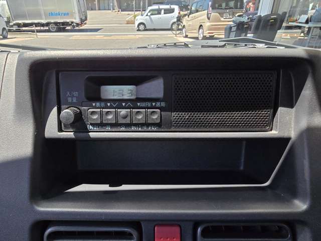 純正のスピーカー内臓のFM/AMラジオが付いてます！
