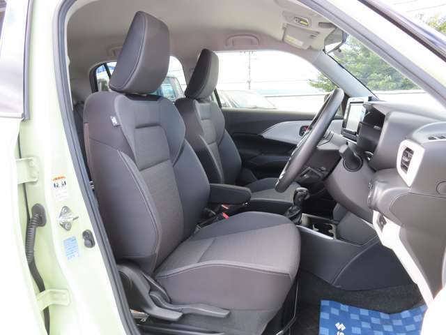 【フロントシート】座り心地の良いシートで買い物から通勤まで快適☆