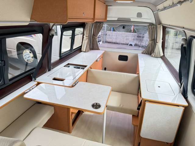 ハイエース・レジアス・グランドハイエース・ライトエース・キャラバン・ボンゴ・バネット・コモ等バンコンを幅広く展示しております。お客様に合った1台をお選びいただけます♪