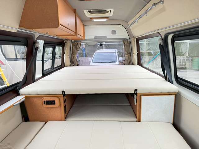 ベッドサイズ　ダイネット143cm×170cm　リア180cm×153cm　大人3名　子ども2名就寝可能！！