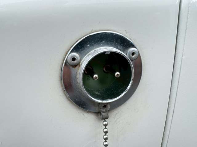 外部電源取り口