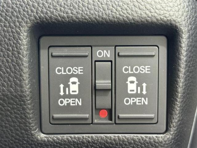 WECARSの展示場では実際に見て、触ってお車をお選びいただけます！知識の豊富な営業スタッフが様々なカーライフをご提案いたします！