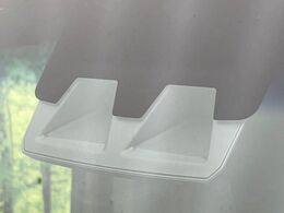 【スマートアシスト】走行中に前方の車両等を認識し、衝突しそうな時は警報とブレーキで衝突回避と被害軽減をアシスト。より安全にドライブをお楽しみいただけます。