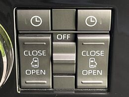 【両側スライドドア】駐車場で隣の車との間隔が狭く乗りにくい時、スライドドアなら安心！ドアオープン時も幅を取らず、開口部が広いので乗り降りがとっても簡単です。大きな荷物の出し入れも後席から可能♪