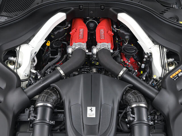 V8ツインターボエンジンを搭載。ダイレクトなレスポンスを楽しめ、扱いやすいエンジンです。炸裂するパワーはターボエンジンならではです。ぜひとも体感してください。