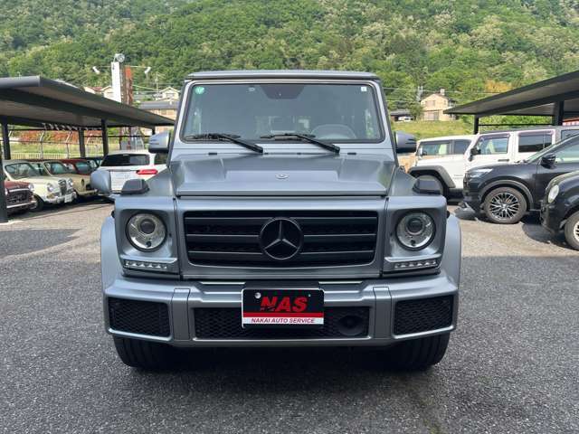 4L V8直噴ツインターボエンジン搭載の「G550」をベースに、特別な内外装を設定した「G550 デジーノマグノエディション」（日本国内には限定55台）。