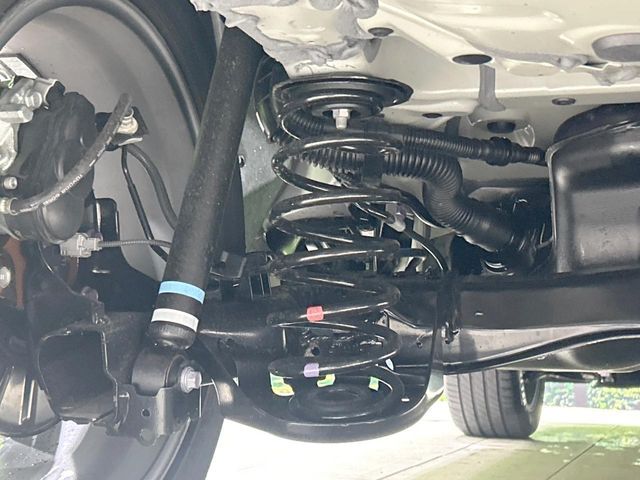 お車を安心してお乗りいただく為には、足回りの定期点検が欠かせません。サービスサポート（有償保証）では無料点検もご提供しており、安心のカーライフをお過ごしいただけるサポート体制が整っています。