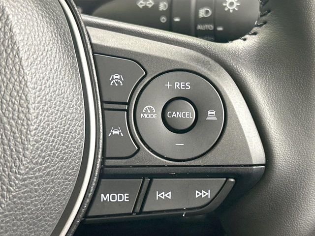 【レーダークルーズコントロール】高速道路での長距離走行が楽に！！自動で速度を保つクルーズコントロールが、衝突軽減システムと連携し、前方の車両を感知して車間を保つように速度調節してくれます！！